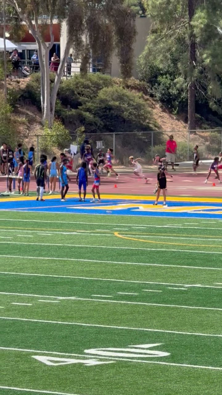 Lane Ponder running anchor in the regional 4x100m race. Through relent